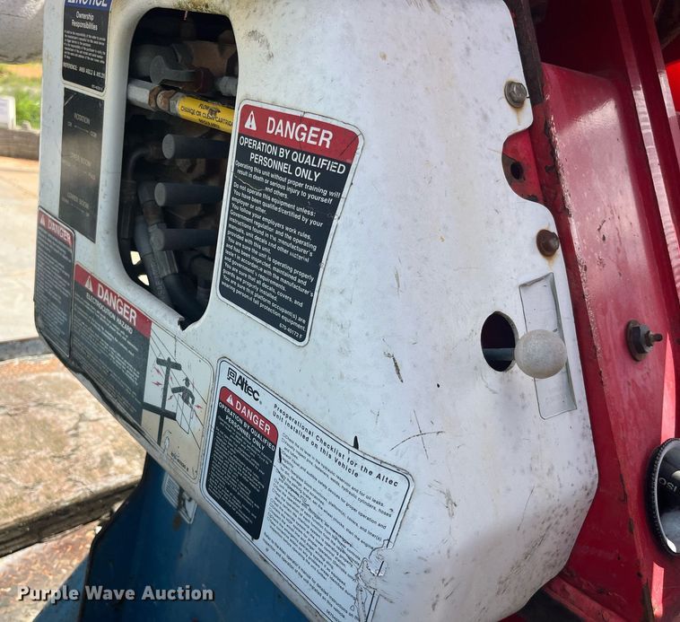 image for item DP0534 2007 GMC C7500  bucket truck