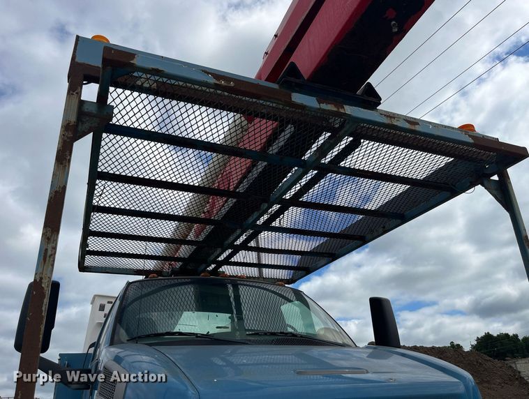 image for item DP0534 2007 GMC C7500  bucket truck
