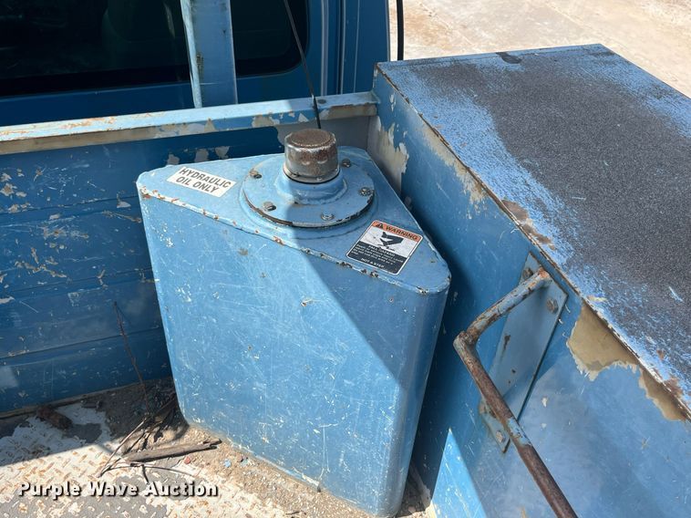 image for item DP0534 2007 GMC C7500  bucket truck