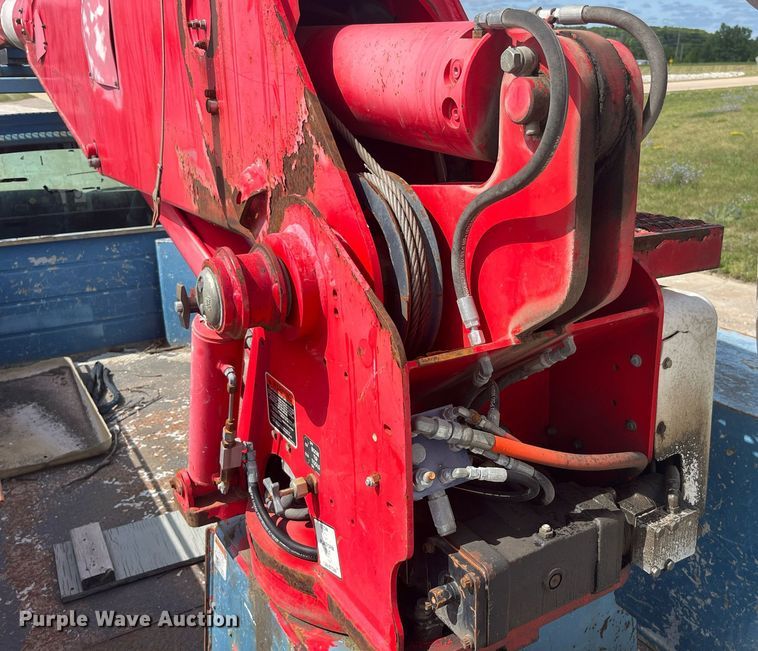 image for item DP0534 2007 GMC C7500  bucket truck