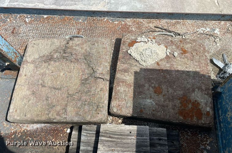 image for item DP0534 2007 GMC C7500  bucket truck