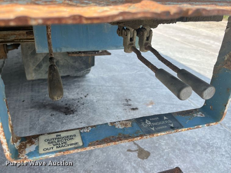 image for item DP0534 2007 GMC C7500  bucket truck