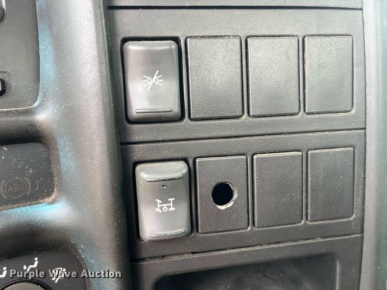 image for item DP0534 2007 GMC C7500  bucket truck