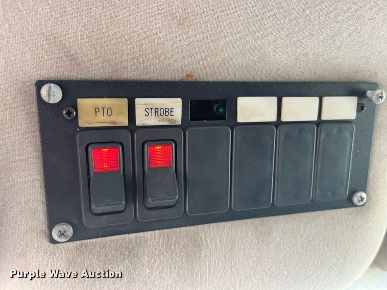 image for item DP0534 2007 GMC C7500  bucket truck