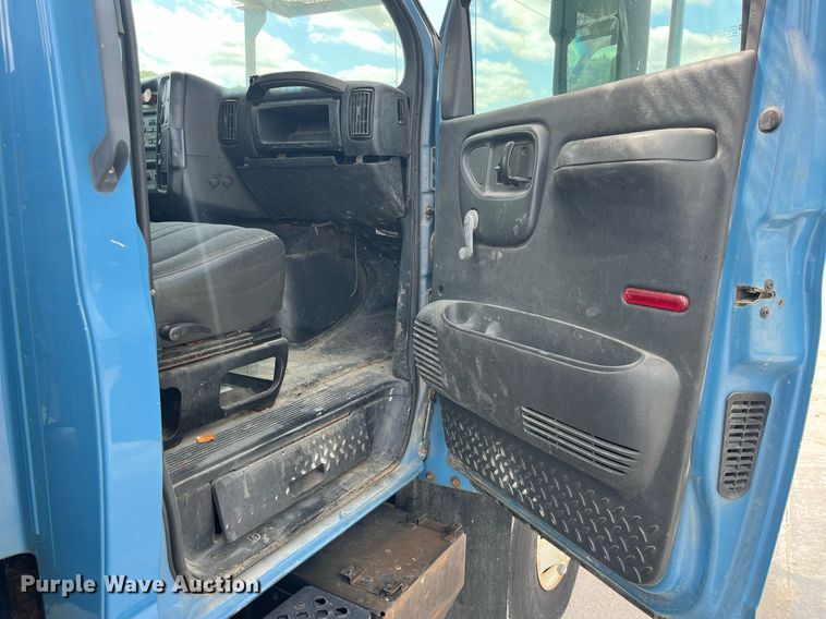 image for item DP0534 2007 GMC C7500  bucket truck