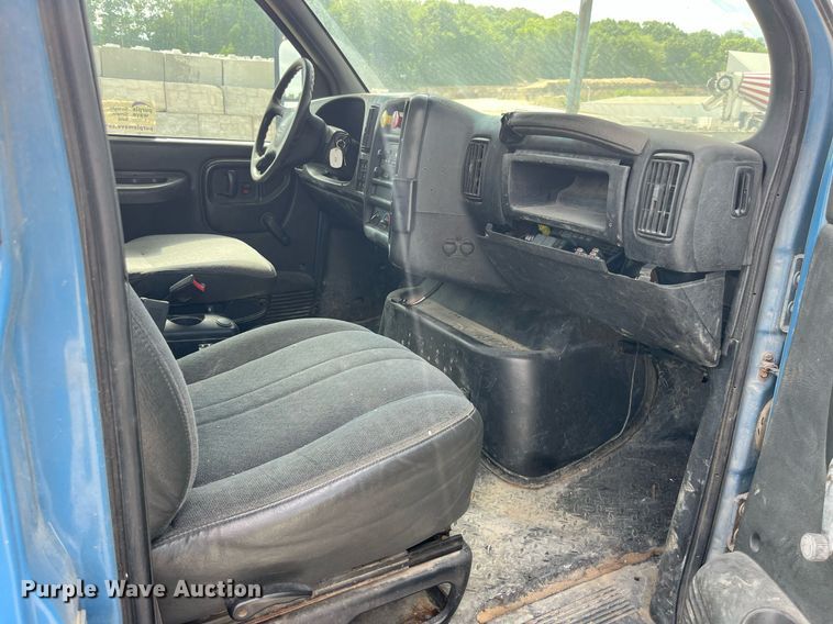 image for item DP0534 2007 GMC C7500  bucket truck