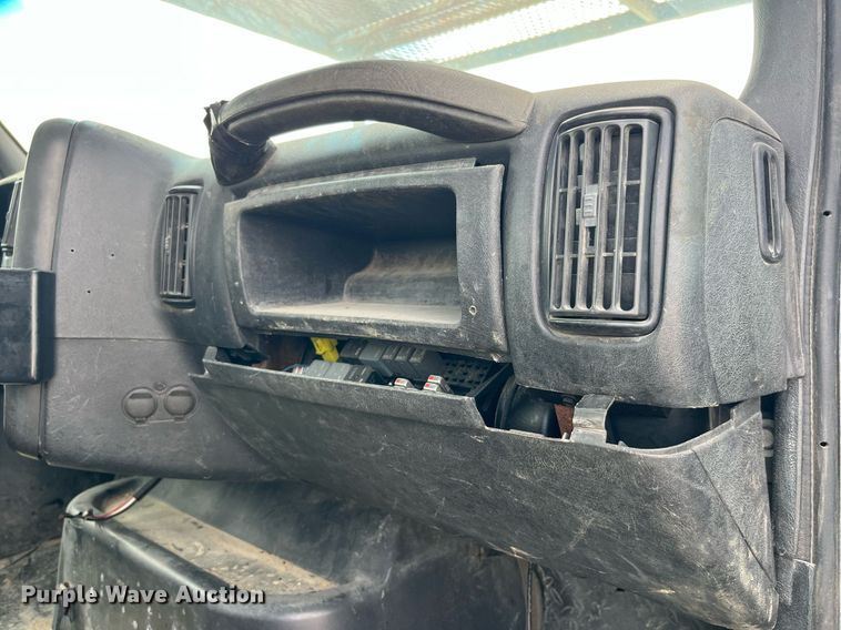 image for item DP0534 2007 GMC C7500  bucket truck