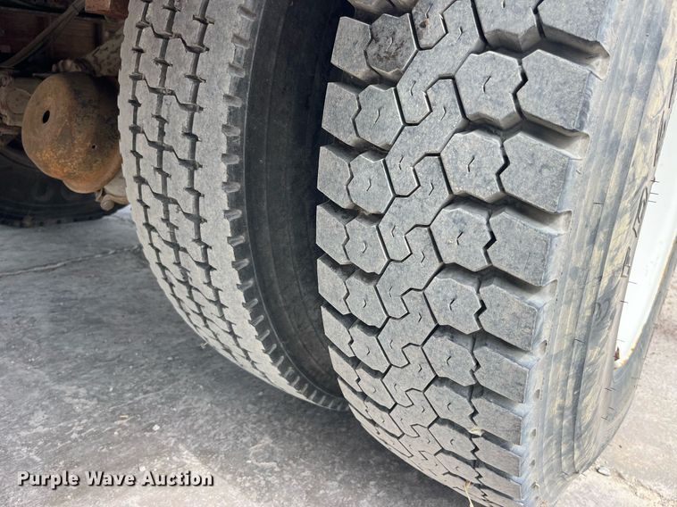 image for item DP0534 2007 GMC C7500  bucket truck