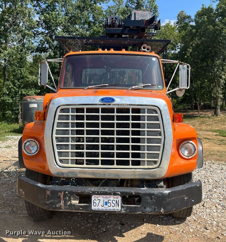 image for item DP0538 1987 Ford L8000  log loader truck