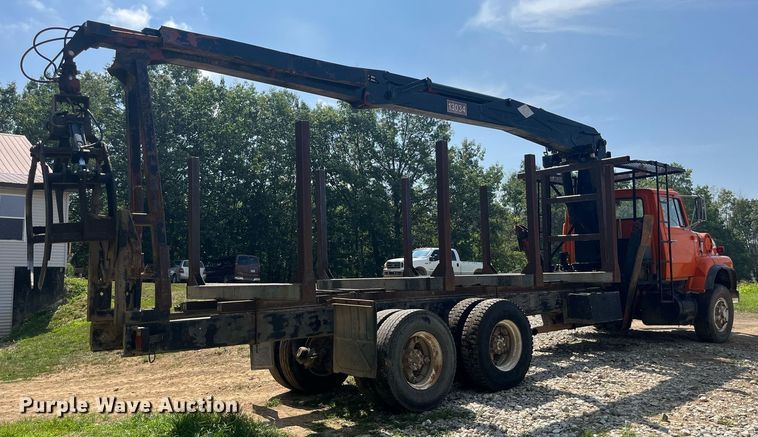 image for item DP0538 1987 Ford L8000  log loader truck