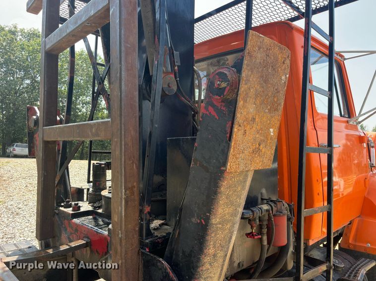 image for item DP0538 1987 Ford L8000  log loader truck