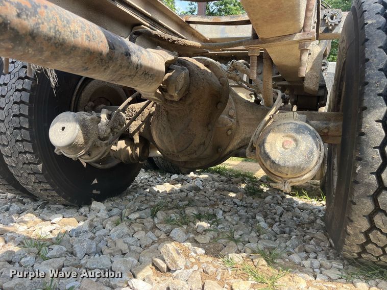 image for item DP0538 1987 Ford L8000  log loader truck