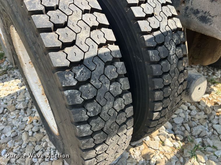 image for item DP0538 1987 Ford L8000  log loader truck