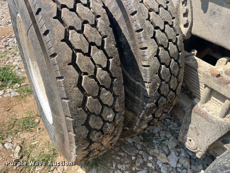 image for item DP0538 1987 Ford L8000  log loader truck