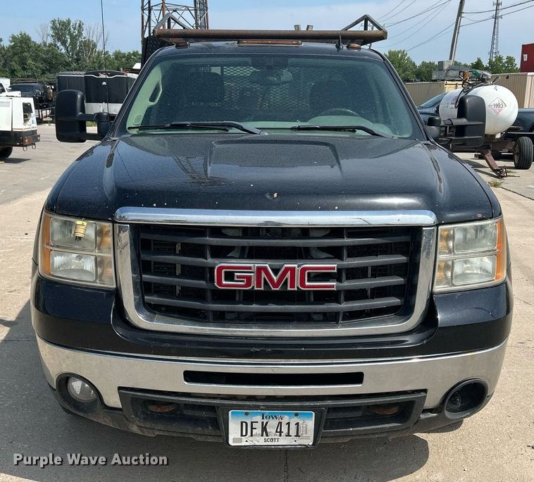 image for item DQ0860 2009 GMC Sierra 3500HD  Ext. Cab flatbed pickup truck