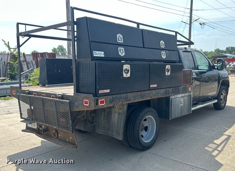 image for item DQ0860 2009 GMC Sierra 3500HD  Ext. Cab flatbed pickup truck