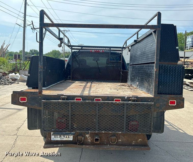 image for item DQ0860 2009 GMC Sierra 3500HD  Ext. Cab flatbed pickup truck