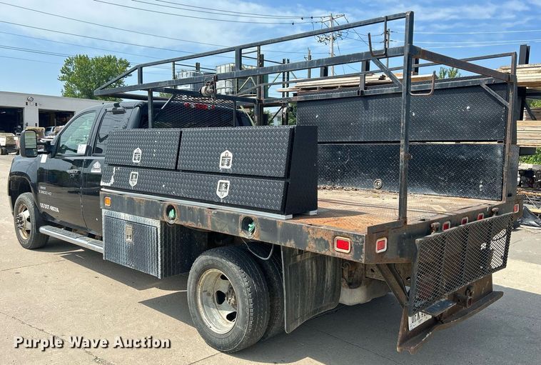 image for item DQ0860 2009 GMC Sierra 3500HD  Ext. Cab flatbed pickup truck