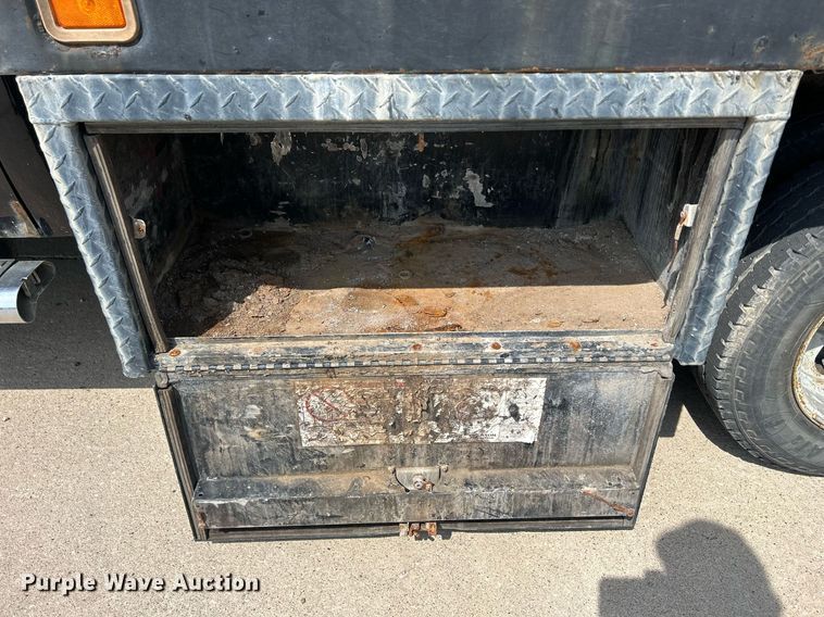 image for item DQ0860 2009 GMC Sierra 3500HD  Ext. Cab flatbed pickup truck