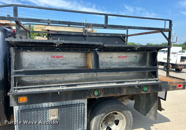 image for item DQ0860 2009 GMC Sierra 3500HD  Ext. Cab flatbed pickup truck