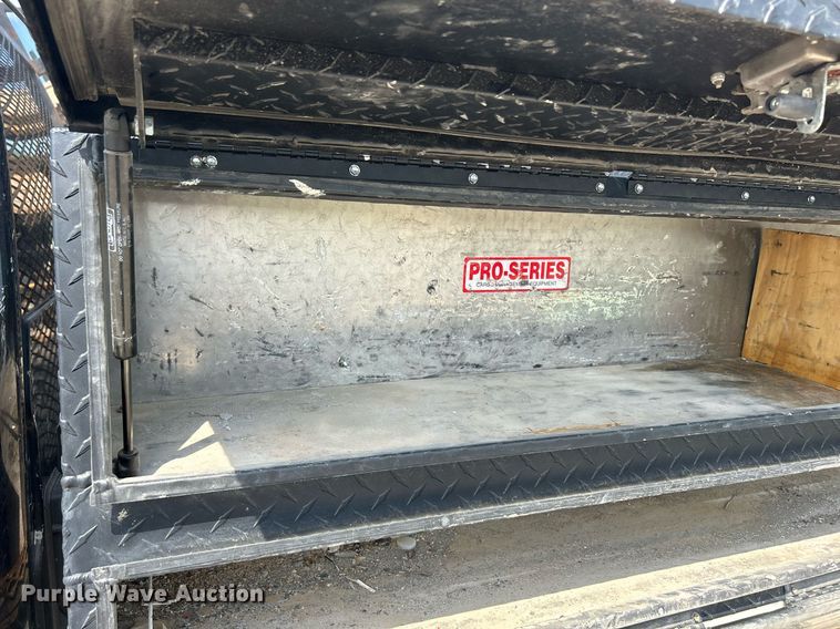 image for item DQ0860 2009 GMC Sierra 3500HD  Ext. Cab flatbed pickup truck