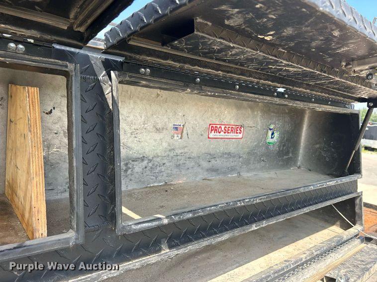 image for item DQ0860 2009 GMC Sierra 3500HD  Ext. Cab flatbed pickup truck