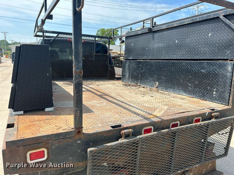 image for item DQ0860 2009 GMC Sierra 3500HD  Ext. Cab flatbed pickup truck