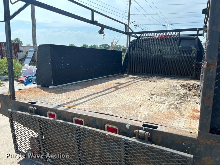 image for item DQ0860 2009 GMC Sierra 3500HD  Ext. Cab flatbed pickup truck