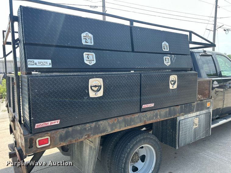 image for item DQ0860 2009 GMC Sierra 3500HD  Ext. Cab flatbed pickup truck