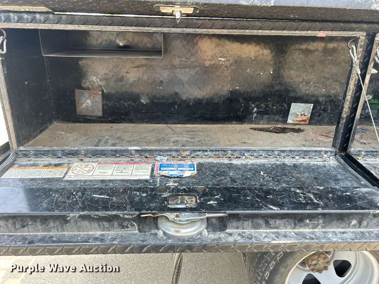 image for item DQ0860 2009 GMC Sierra 3500HD  Ext. Cab flatbed pickup truck