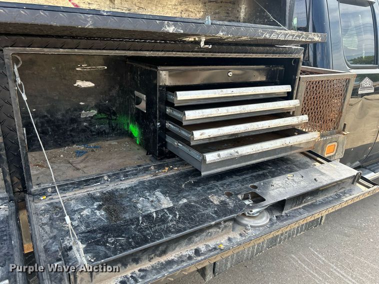 image for item DQ0860 2009 GMC Sierra 3500HD  Ext. Cab flatbed pickup truck