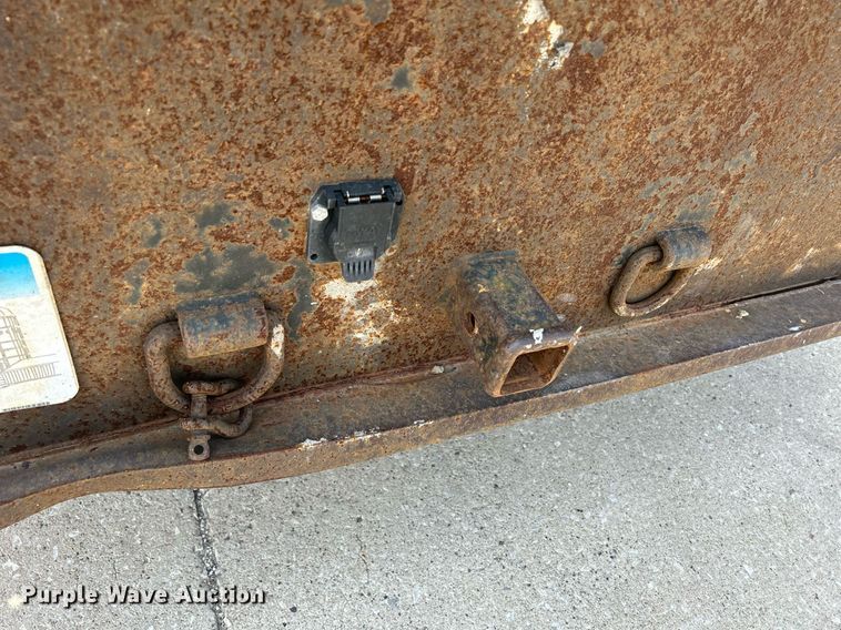 image for item DQ0860 2009 GMC Sierra 3500HD  Ext. Cab flatbed pickup truck