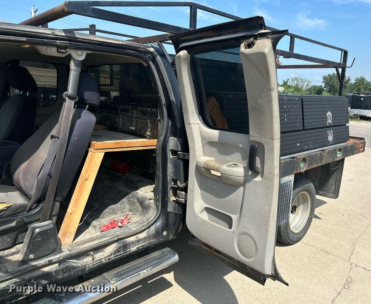 image for item DQ0860 2009 GMC Sierra 3500HD  Ext. Cab flatbed pickup truck