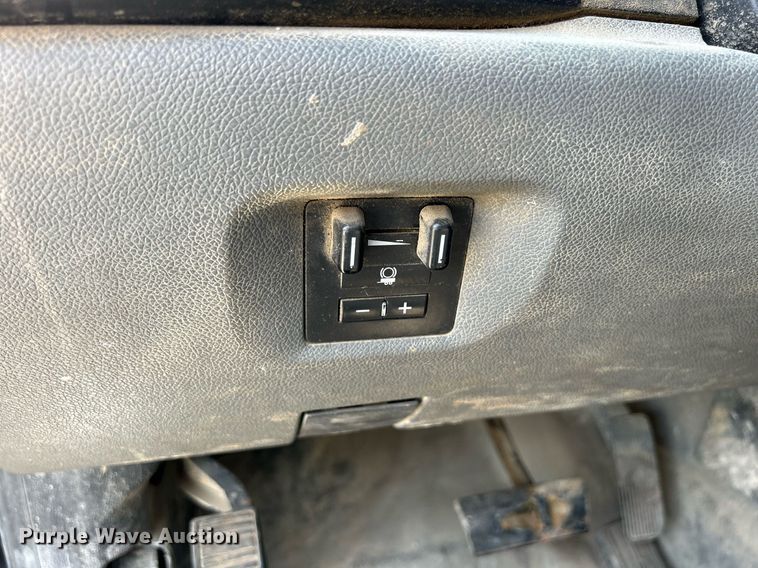 image for item DQ0860 2009 GMC Sierra 3500HD  Ext. Cab flatbed pickup truck