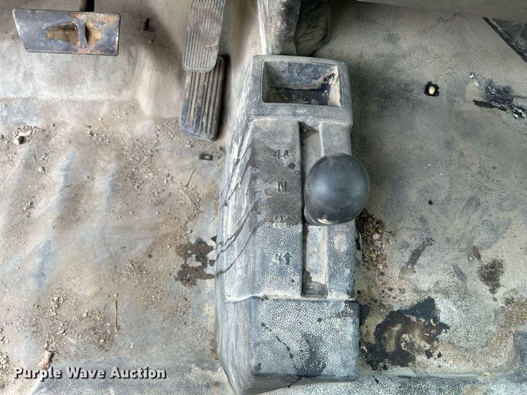 image for item DQ0860 2009 GMC Sierra 3500HD  Ext. Cab flatbed pickup truck