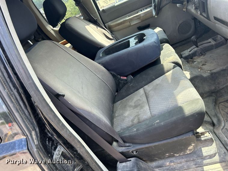 image for item DQ0860 2009 GMC Sierra 3500HD  Ext. Cab flatbed pickup truck