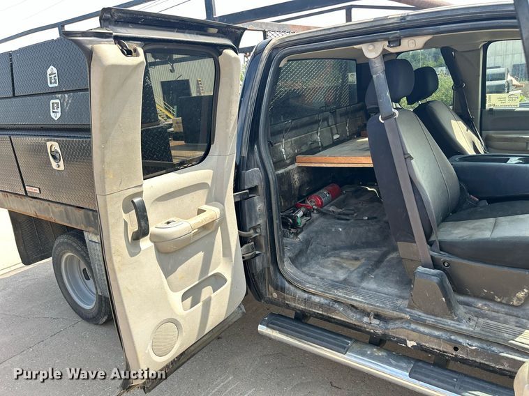 image for item DQ0860 2009 GMC Sierra 3500HD  Ext. Cab flatbed pickup truck