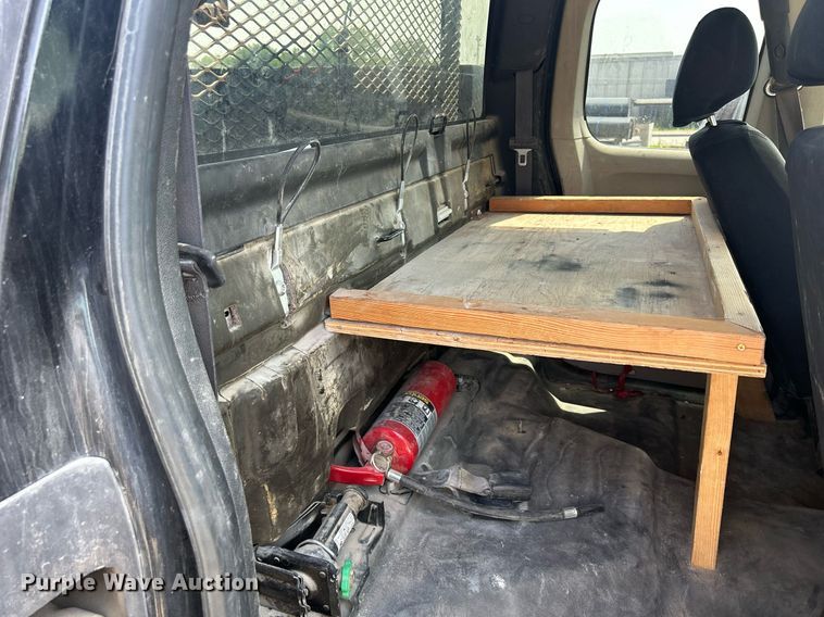 image for item DQ0860 2009 GMC Sierra 3500HD  Ext. Cab flatbed pickup truck