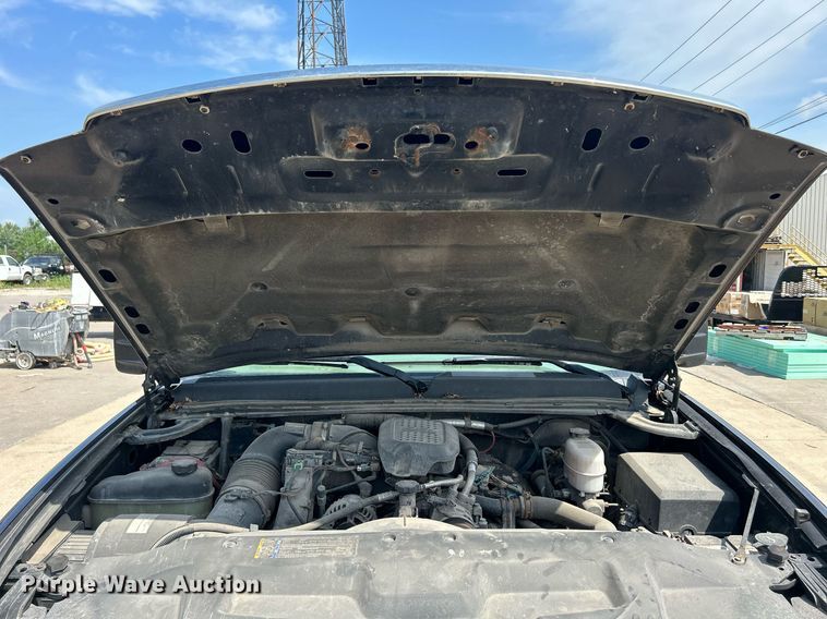 image for item DQ0860 2009 GMC Sierra 3500HD  Ext. Cab flatbed pickup truck