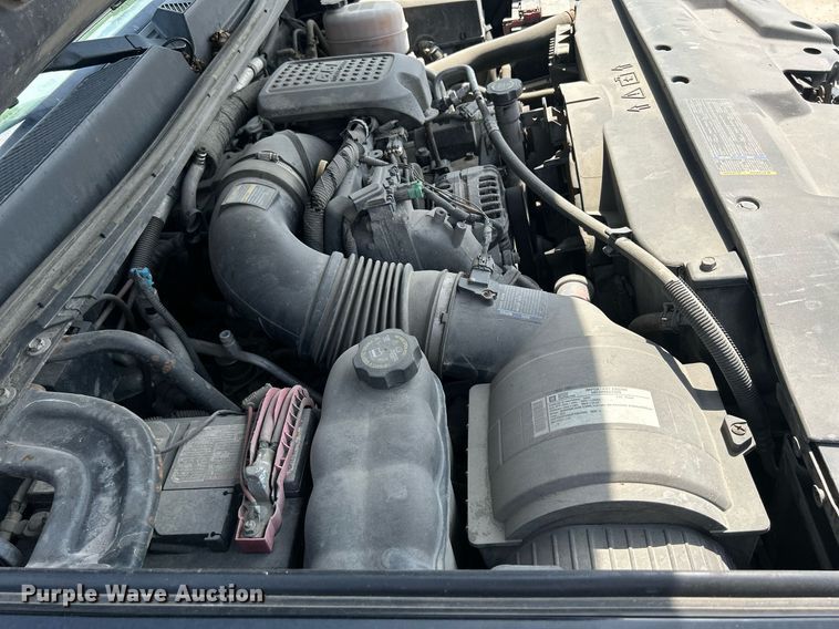 image for item DQ0860 2009 GMC Sierra 3500HD  Ext. Cab flatbed pickup truck