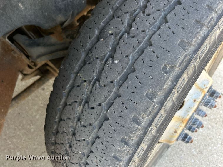 image for item DQ0860 2009 GMC Sierra 3500HD  Ext. Cab flatbed pickup truck