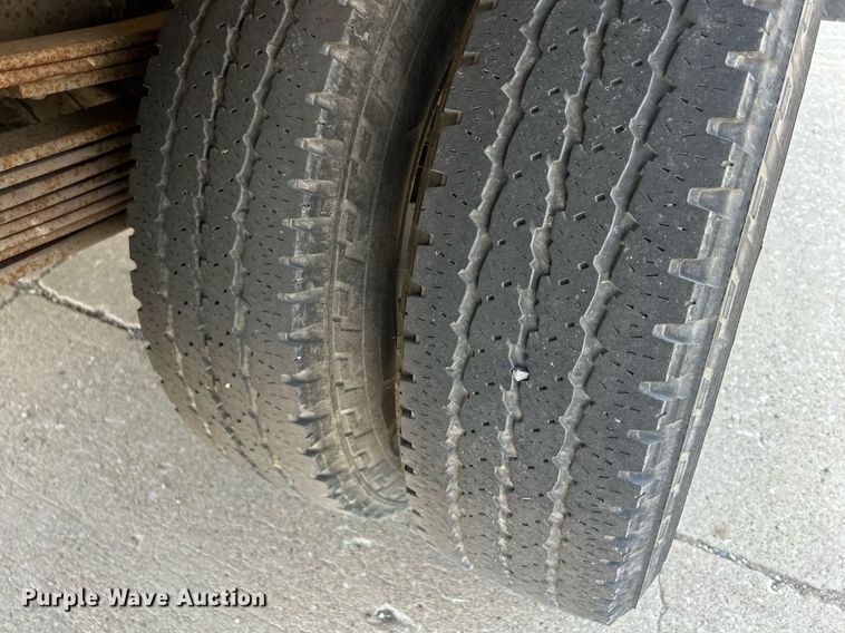 image for item DQ0860 2009 GMC Sierra 3500HD  Ext. Cab flatbed pickup truck