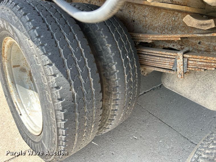 image for item DQ0860 2009 GMC Sierra 3500HD  Ext. Cab flatbed pickup truck