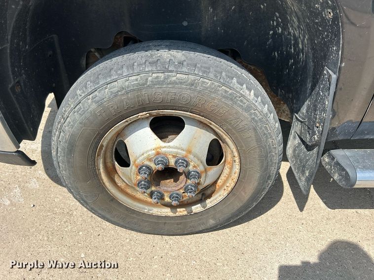 image for item DQ0860 2009 GMC Sierra 3500HD  Ext. Cab flatbed pickup truck