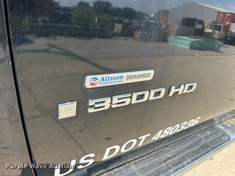 image for item DQ0860 2009 GMC Sierra 3500HD  Ext. Cab flatbed pickup truck