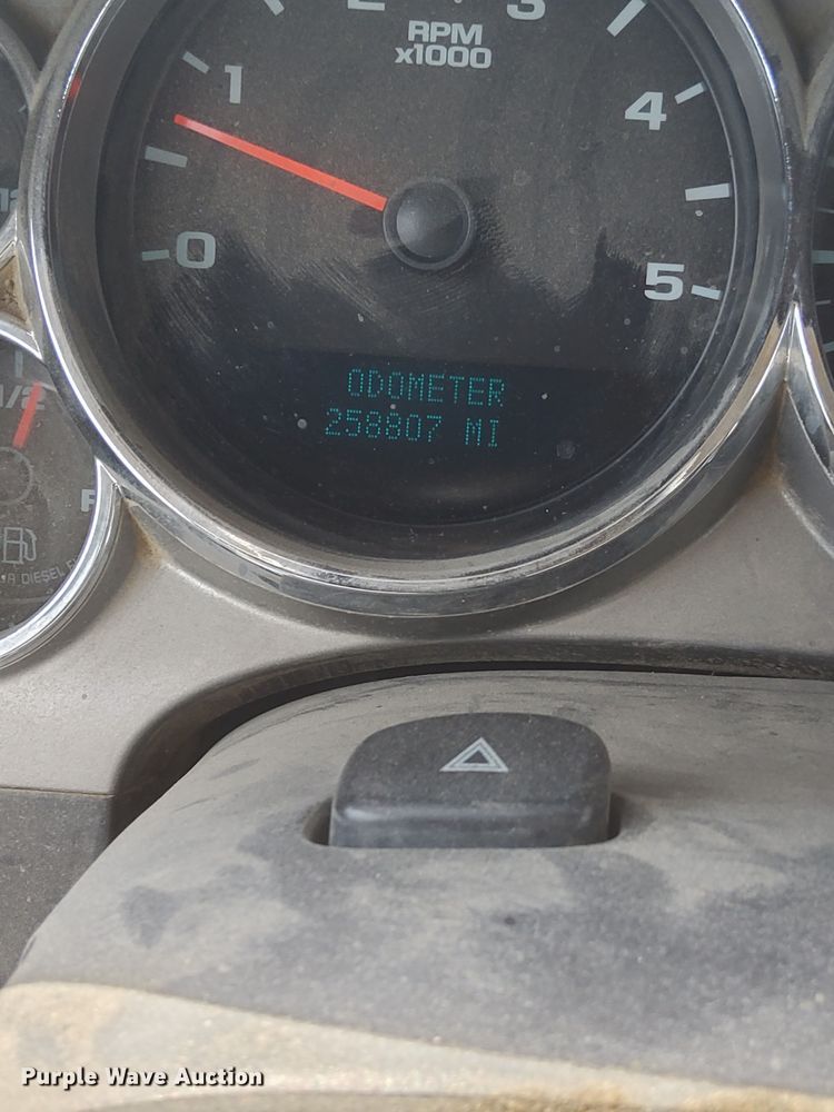 image for item DQ0860 2009 GMC Sierra 3500HD  Ext. Cab flatbed pickup truck