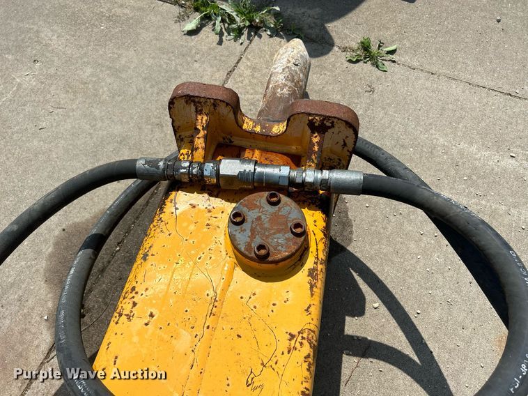 image for item DQ0866 2016 Arrowhead S180  breaker