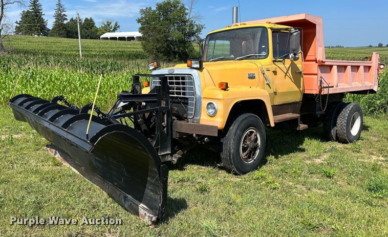 image for item DQ0867 1986 Ford L8000  dump truck