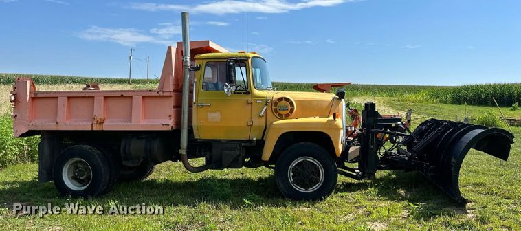 image for item DQ0867 1986 Ford L8000  dump truck
