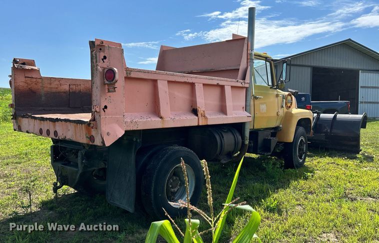 image for item DQ0867 1986 Ford L8000  dump truck